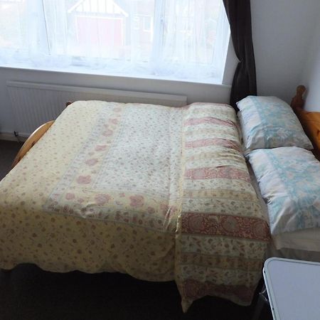 Many Worlds Meet - Eurostar, Wimbledon 30 Mins, Central London, Gatwick 15 Mins - Spacious, Sleeps Up To 16 Plus Cot - Free Wifi, Parking - Next To Lloyd Park, Great For Families, Walkers, Relocators - Ideal For Contractors London Borough of London Borough of Croydon Exterior foto