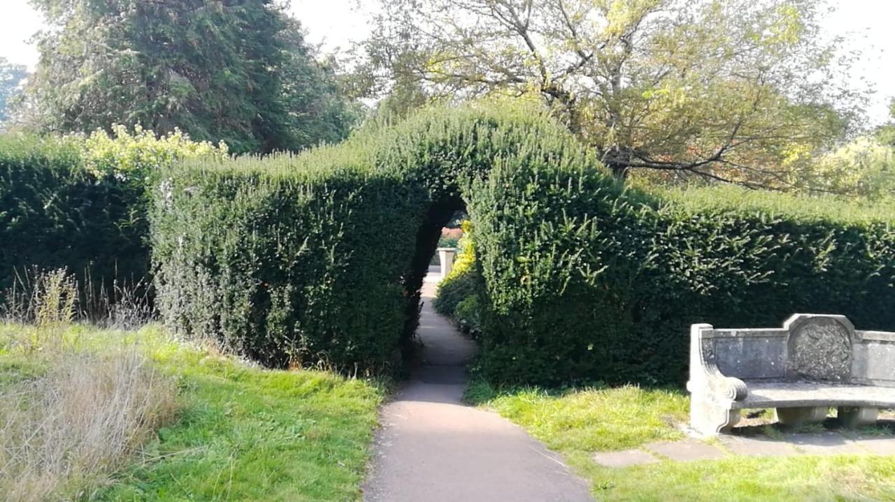Many Worlds Meet - Eurostar, Wimbledon 30 Mins, Central London, Gatwick 15 Mins - Spacious, Sleeps Up To 16 Plus Cot - Free Wifi, Parking - Next To Lloyd Park, Great For Families, Walkers, Relocators - Ideal For Contractors London Borough of London Borough of Croydon Exterior foto
