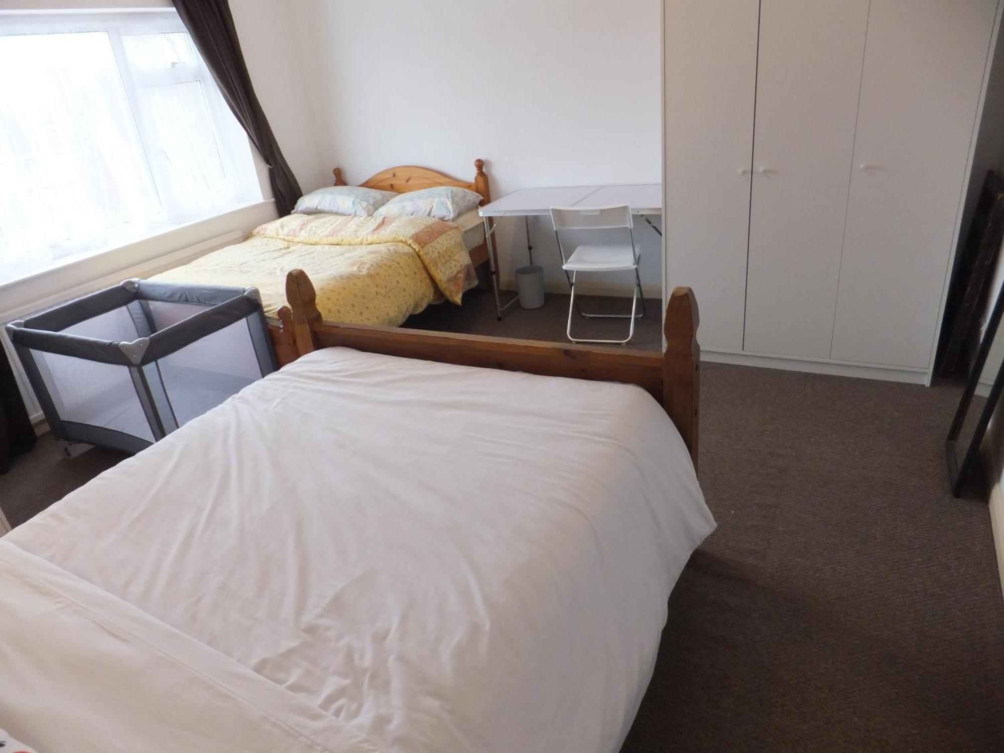 Many Worlds Meet - Eurostar, Wimbledon 30 Mins, Central London, Gatwick 15 Mins - Spacious, Sleeps Up To 16 Plus Cot - Free Wifi, Parking - Next To Lloyd Park, Great For Families, Walkers, Relocators - Ideal For Contractors London Borough of London Borough of Croydon Exterior foto