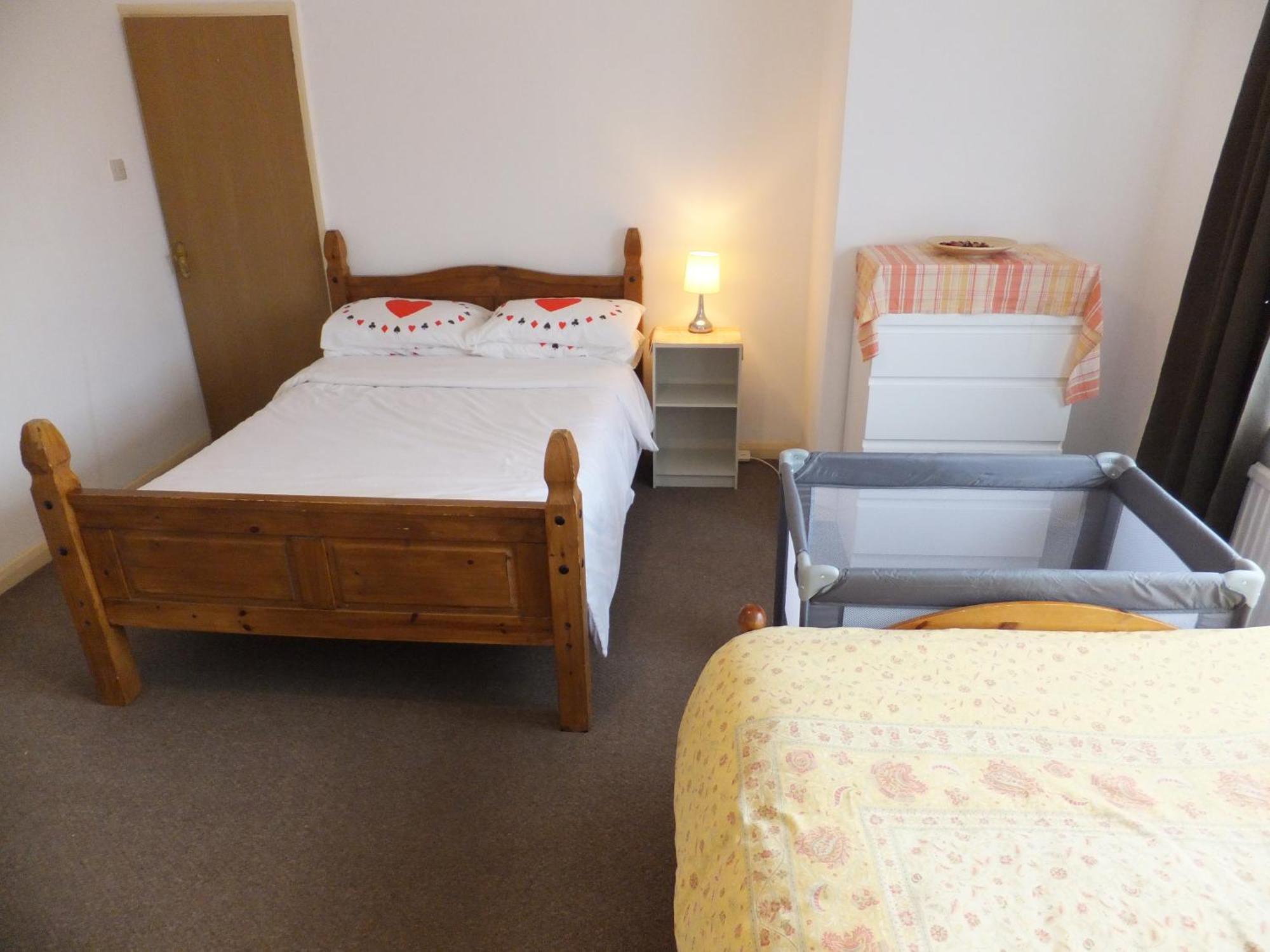 Many Worlds Meet - Eurostar, Wimbledon 30 Mins, Central London, Gatwick 15 Mins - Spacious, Sleeps Up To 16 Plus Cot - Free Wifi, Parking - Next To Lloyd Park, Great For Families, Walkers, Relocators - Ideal For Contractors London Borough of London Borough of Croydon Exterior foto