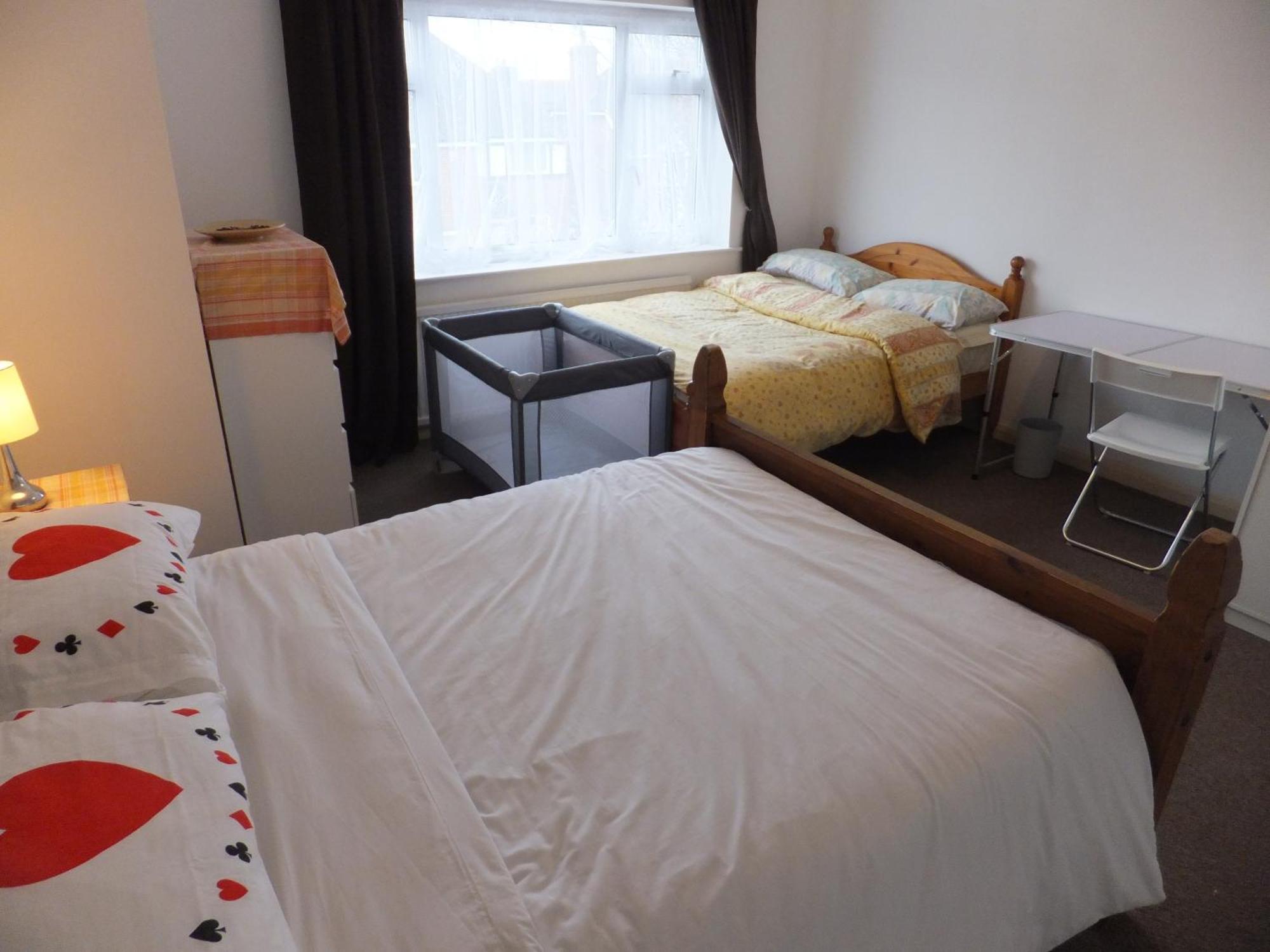 Many Worlds Meet - Eurostar, Wimbledon 30 Mins, Central London, Gatwick 15 Mins - Spacious, Sleeps Up To 16 Plus Cot - Free Wifi, Parking - Next To Lloyd Park, Great For Families, Walkers, Relocators - Ideal For Contractors London Borough of London Borough of Croydon Exterior foto